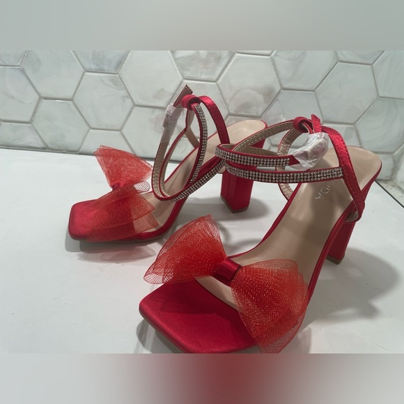 Top Moda RED Satin And Rhinestone Agatha Block Heels Bow Size 6.5 New / Box - Picture 5 of 9